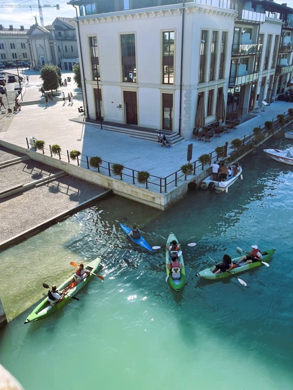 Peschiera del Garda in Canoa: Tour Storico tra le Mura Veneziane 12